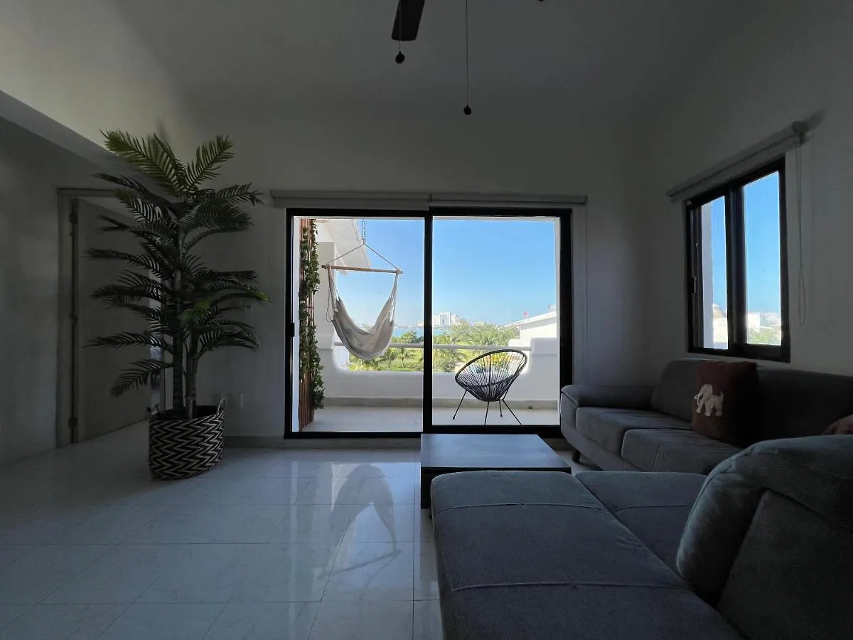 Big Penthouse With Amazing View, Private Rooftop & Jacuzzi Apartment Cancun