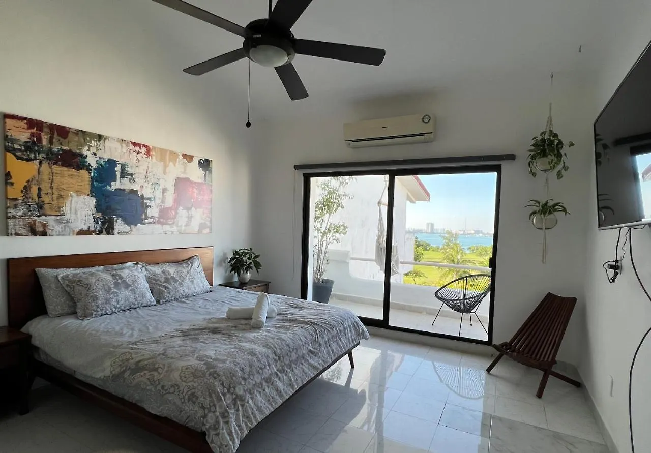 Big Penthouse With Amazing View, Private Rooftop & Jacuzzi Apartment Cancun