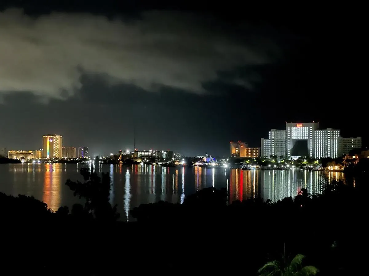 Big Penthouse With Amazing View, Private Rooftop & Jacuzzi Apartment Cancun Mexico